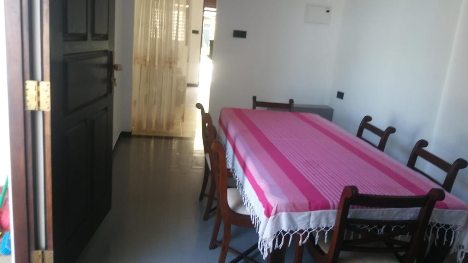 Sunset Beach Villa Ґалле Екстер'єр фото