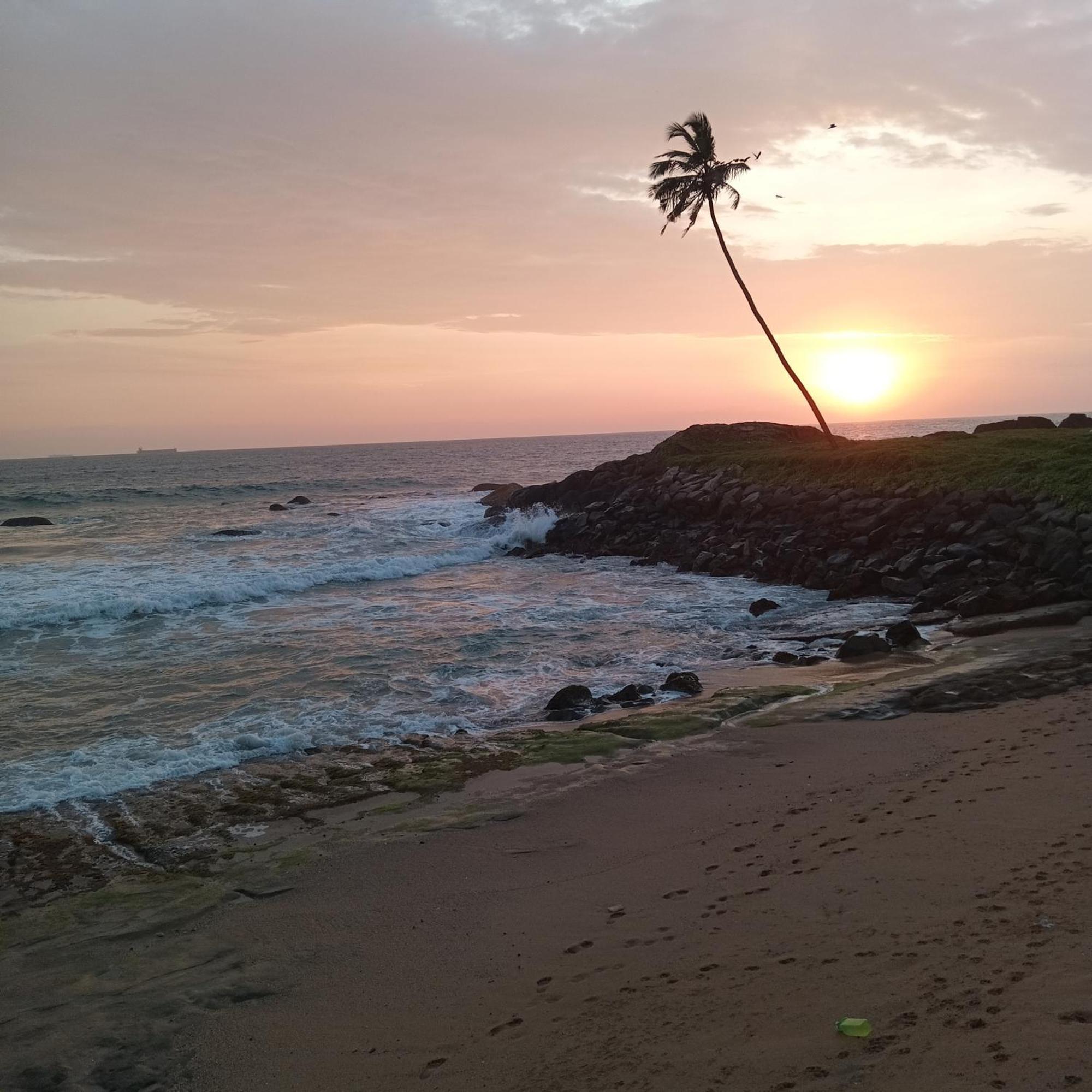Sunset Beach Villa Ґалле Екстер'єр фото