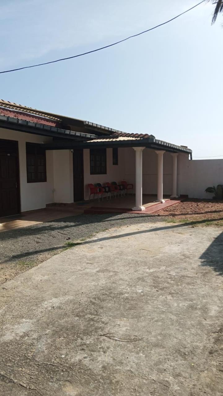 Sunset Beach Villa Ґалле Екстер'єр фото